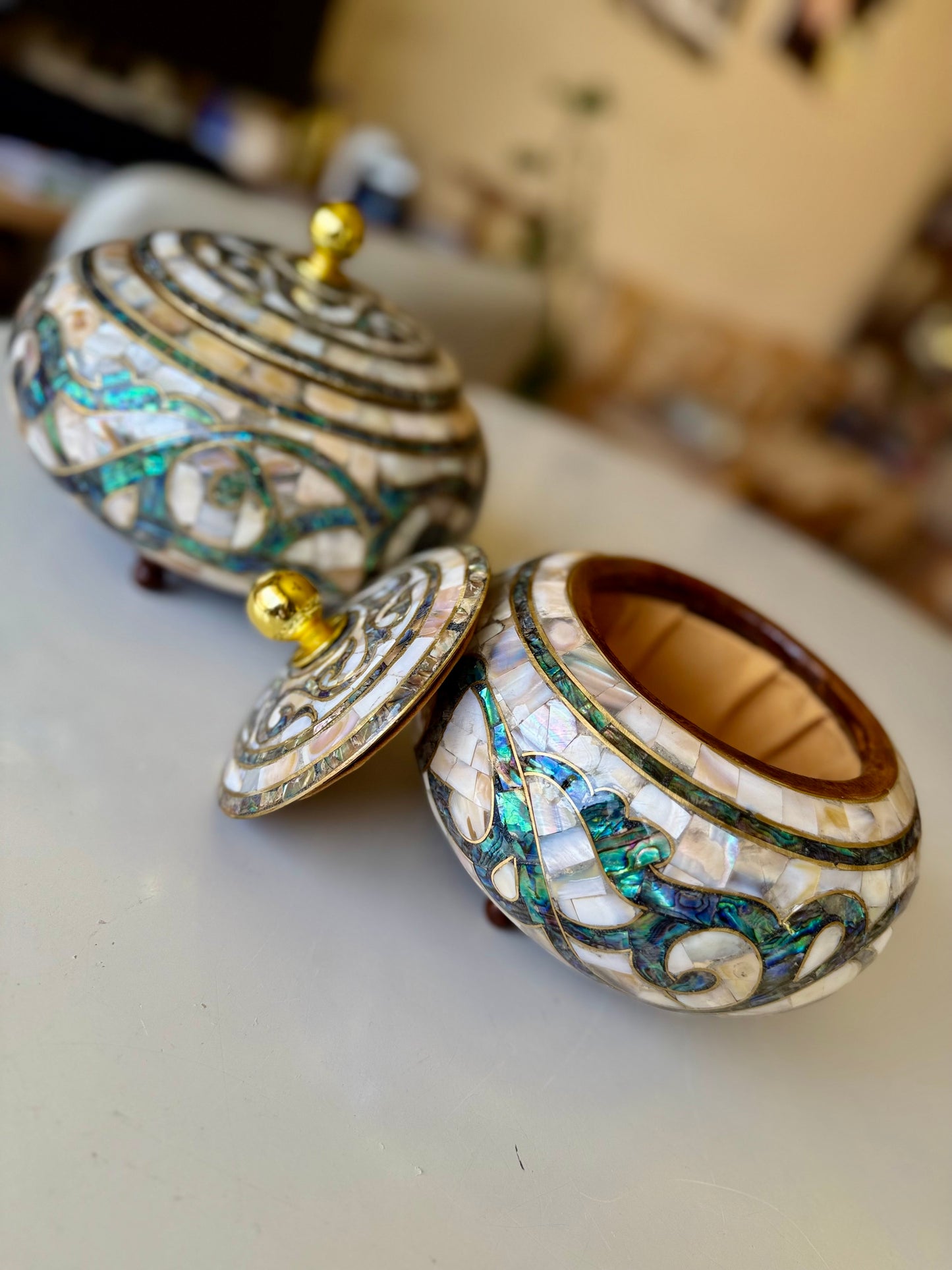 Mother-of-Pearl Lidded Vessel (Large)